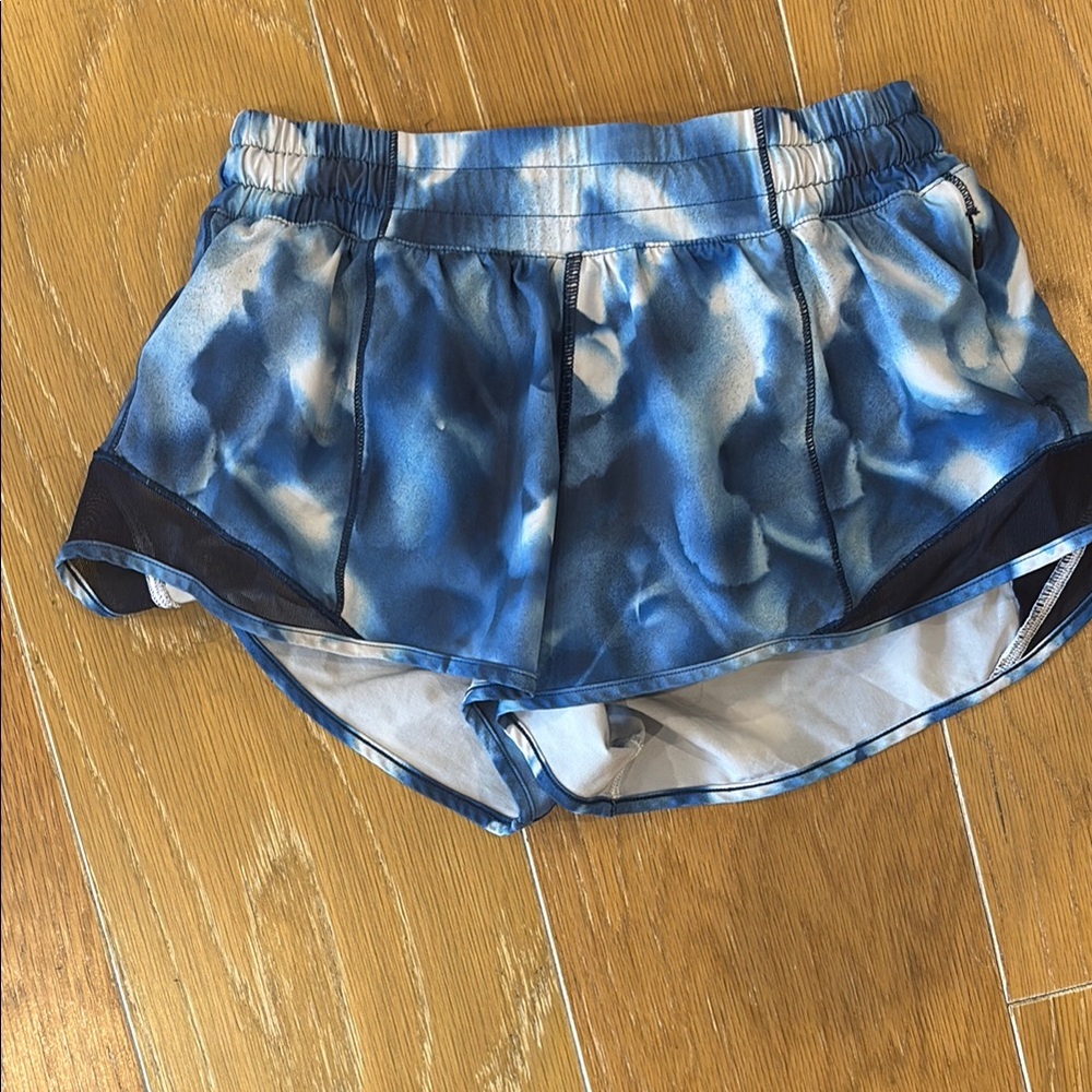 Lululemon 2” hot totty shorts sz 4